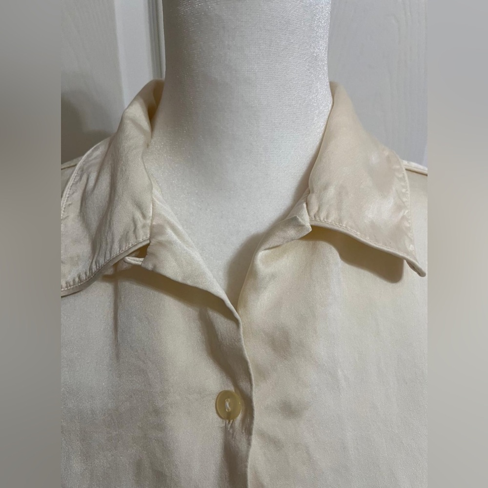 (20) Anna & Frank Cream Button-Up Blouse - Picture 13 of 14